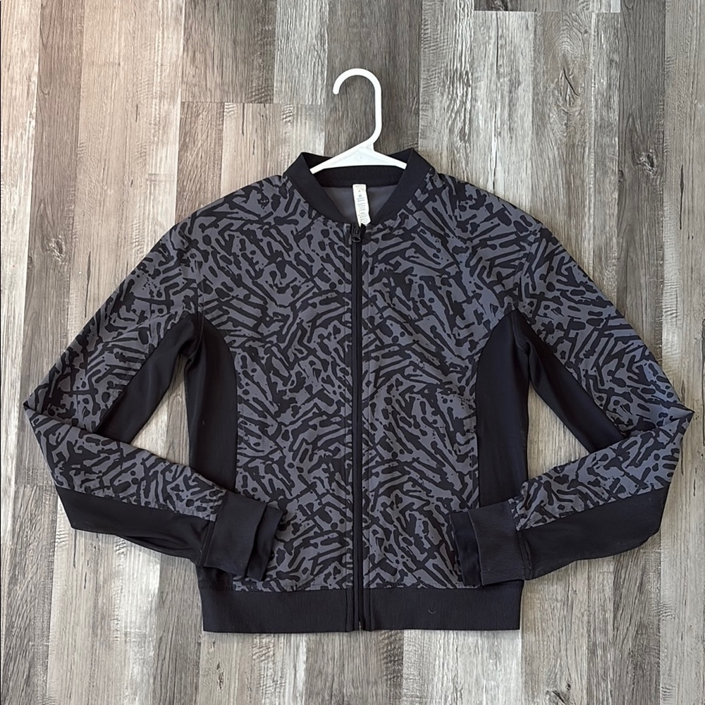 Black and Gray lululemon jacket